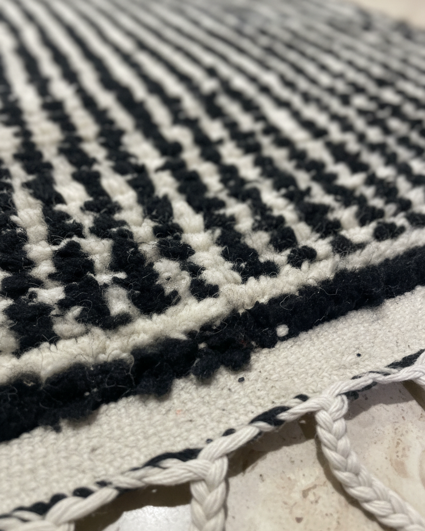 Handmade Runner Rug – Modern Wool Carpet Linen Black and White Hallway & Entryway Rug | 1.5 x 2 m (5 x 6.6 ft)