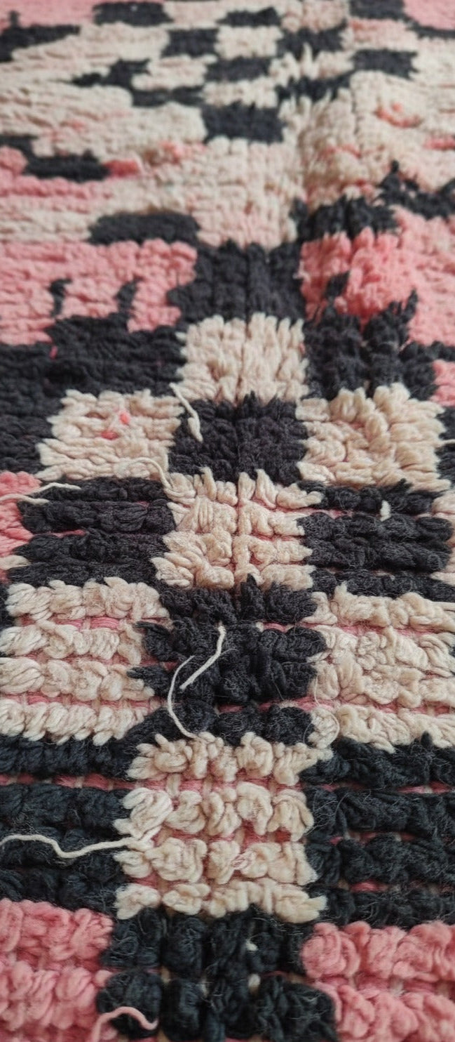 Vintage Handmade Moroccan Wool Rug – Pink Rug for bedroom with Minimalist Berber Rugs Design in Black & Yellow | 7.9 x 5.1 ft (2.42 x 1.56 m) | Boho Chic Bedroom & Living Room Carpet