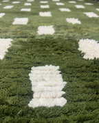 Handwoven Moroccan Berber Runner Rug – Green & White Geometric | 5’ × 15’ (150 × 457 cm) | Wool High-Pile Hallway Rug
