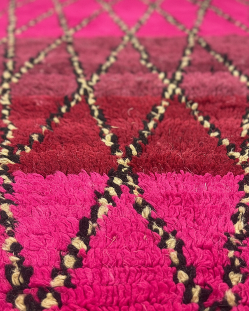 Handwoven Moroccan Berber Rug – Fuchsia & Crimson Diamond Lattice | 5.2’ × 6.9’ (160 × 210 cm) | Wool Area Rug