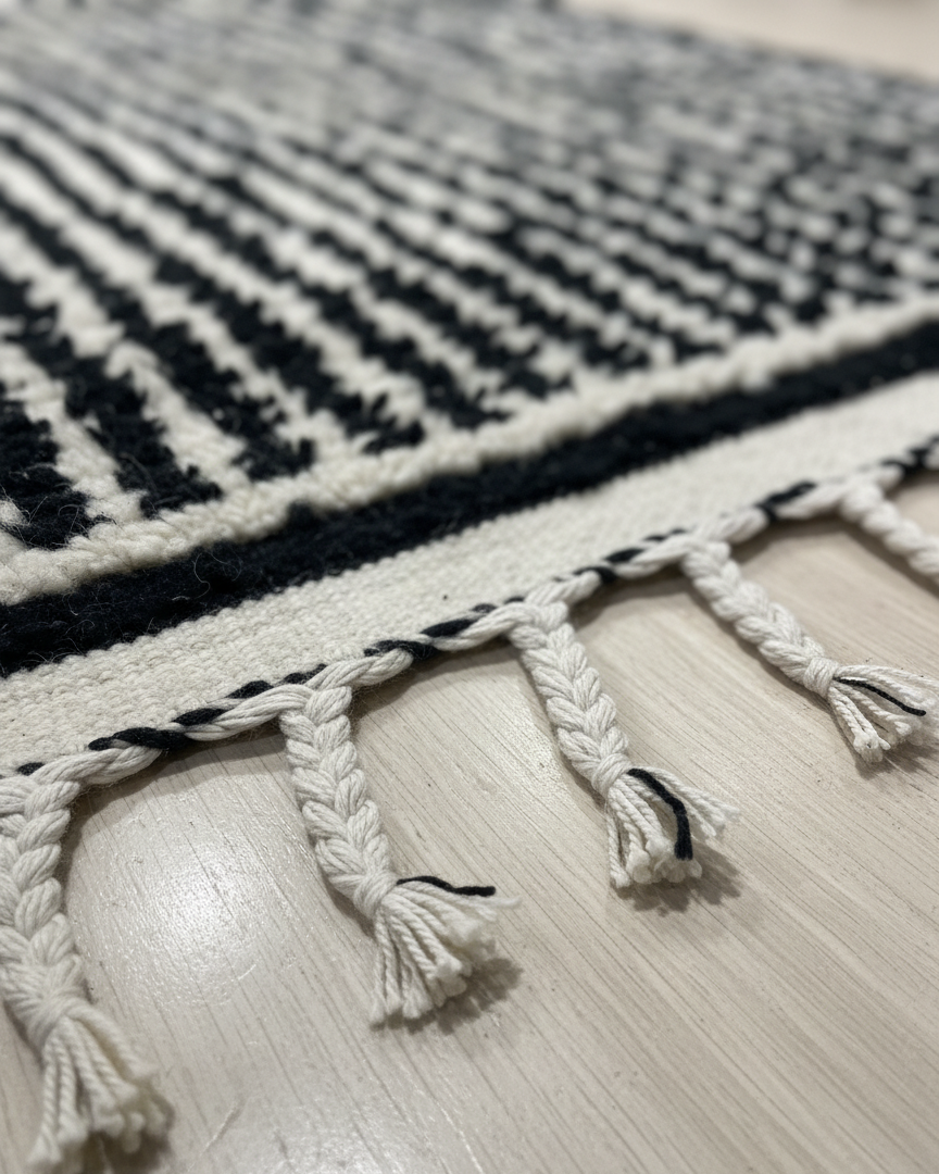 Handmade Runner Rug – Modern Wool Carpet Linen Black and White Hallway & Entryway Rug | 1.5 x 2 m (5 x 6.6 ft)