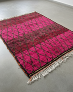 Handwoven Moroccan Berber Rug – Fuchsia & Crimson Diamond Lattice | 5.2’ × 6.9’ (160 × 210 cm) | Wool Area Rug
