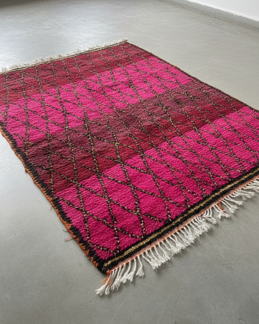 Handwoven Moroccan Berber Rug – Fuchsia & Crimson Diamond Lattice | 5.2’ × 6.9’ (160 × 210 cm) | Wool Area Rug
